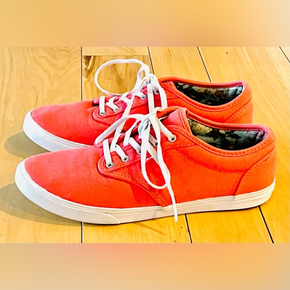 VANS—OLD SCHOOL—WOMEN’S 8–GOOD CLEAN CONDITION—READY TO GO! - Picture 11 of 12